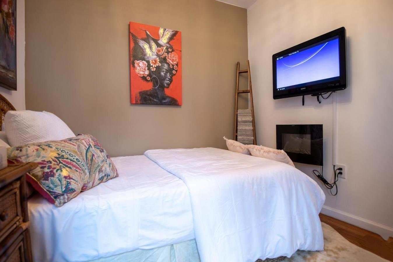 Maximalist Getaway Near Temple * Philadelphia