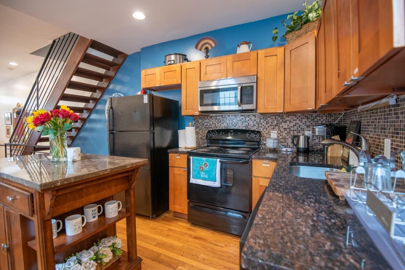 Maximalist Getaway Near Temple *