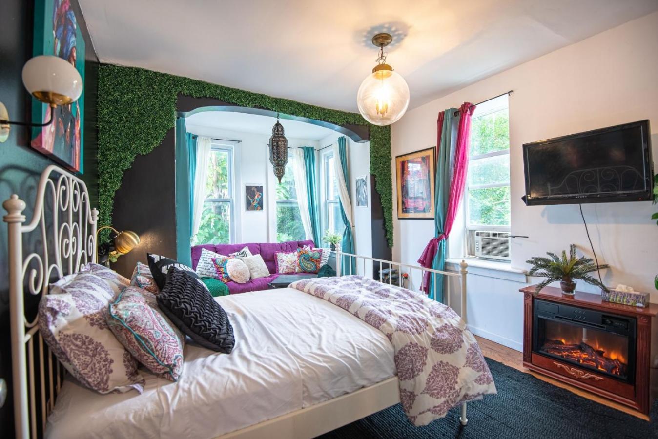 Maximalist Getaway Near Temple * Philadelphia