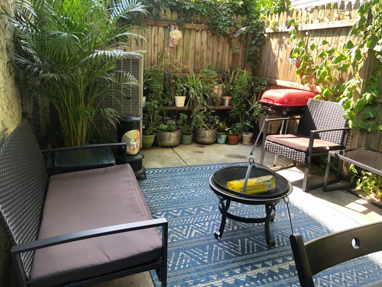 Maximalist Getaway Near Temple Holiday home