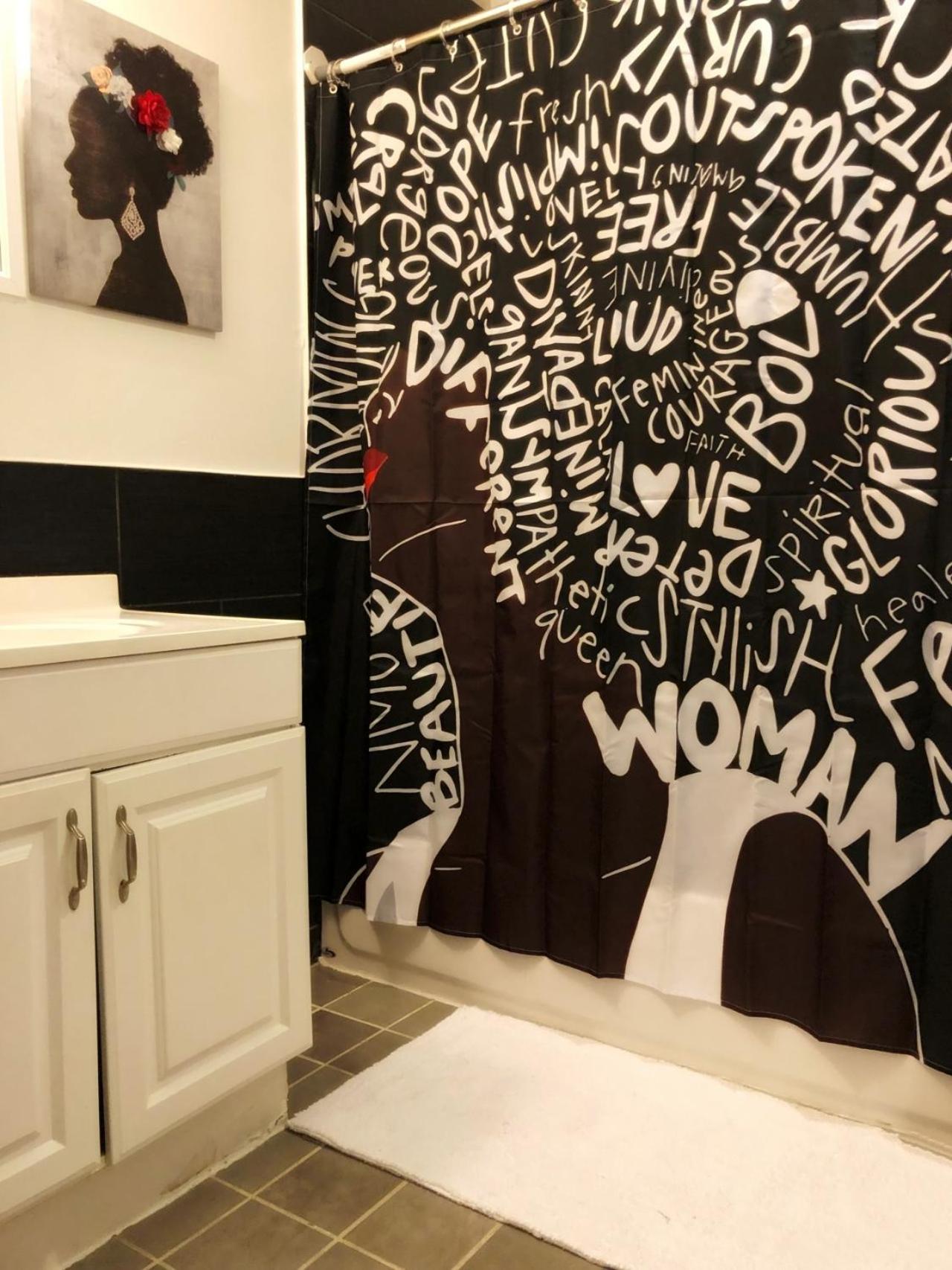 Maximalist Getaway Near Temple Holiday home